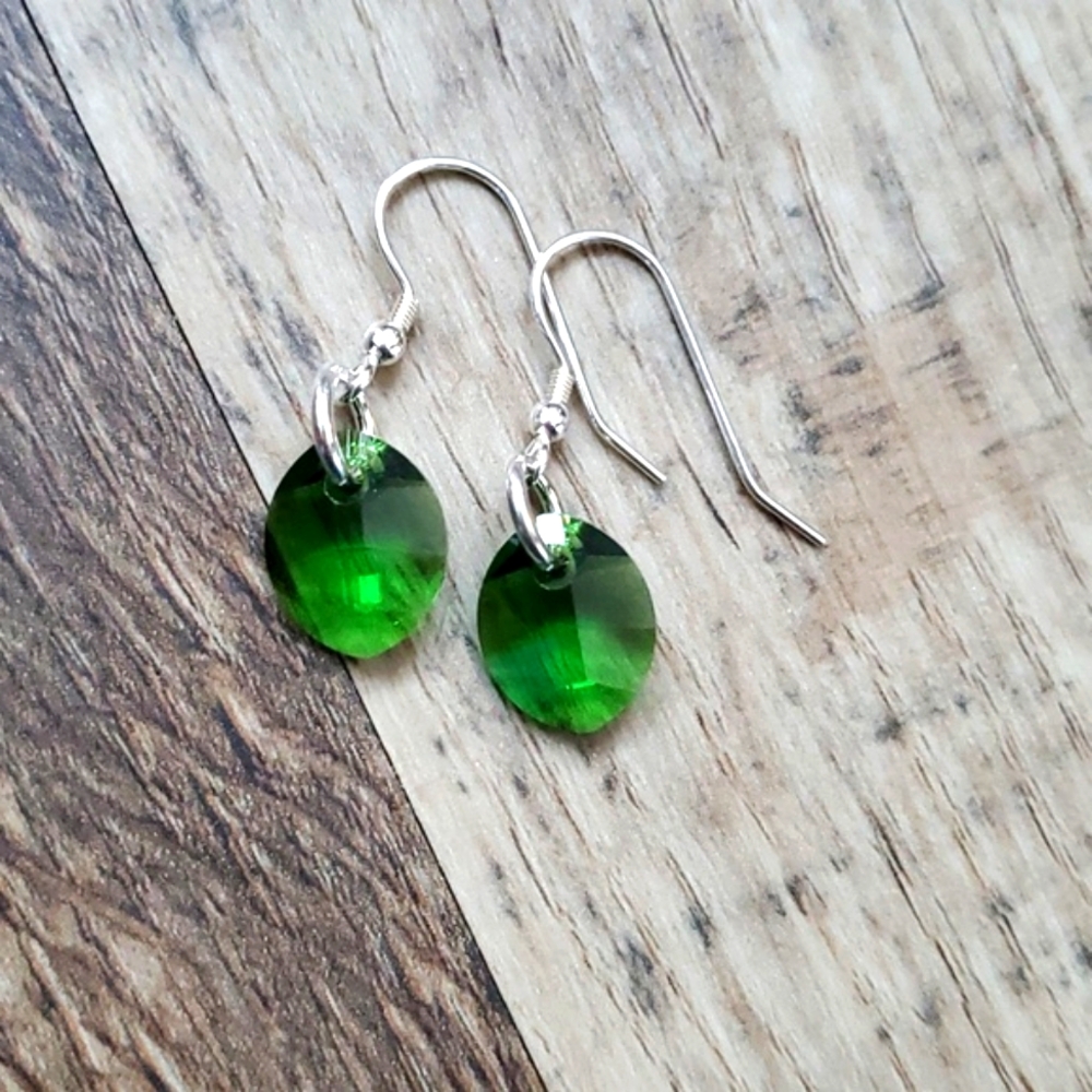 🆕 Swarovski green leaf earrings